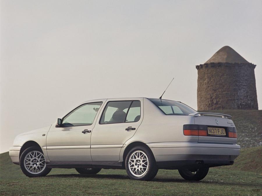  Volkswagen Vento VR6 1992 года  (UK) (фото 2 из 2)